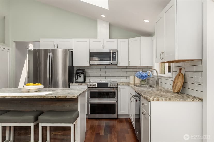 Property photo for 11471 Kallgren Road NE, Bainbridge Island photo 12
