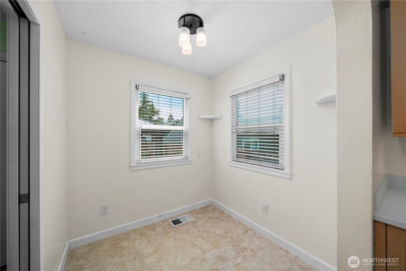 Property photo for 118 E 65th Street, Tacoma photo 10