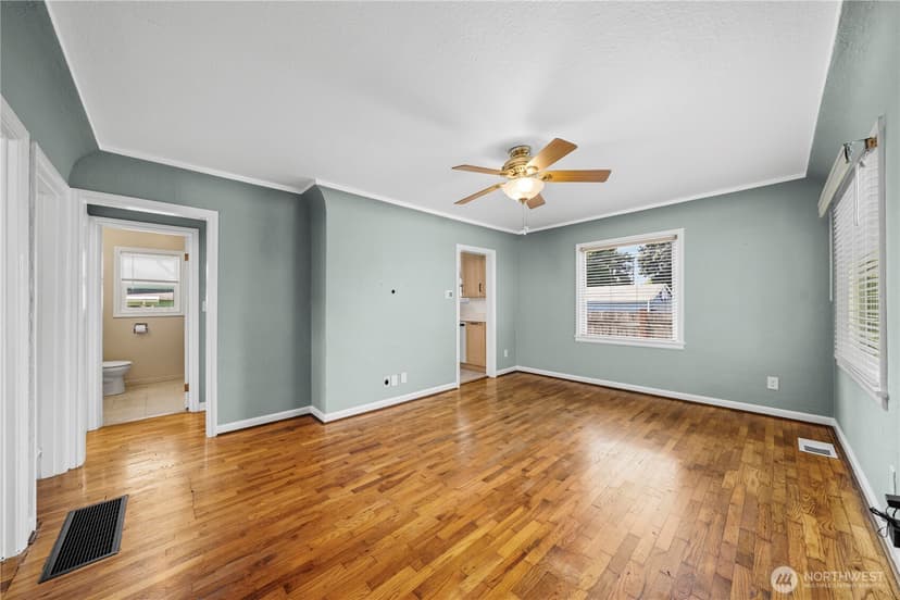 Property photo for 118 E 65th Street, Tacoma photo 4