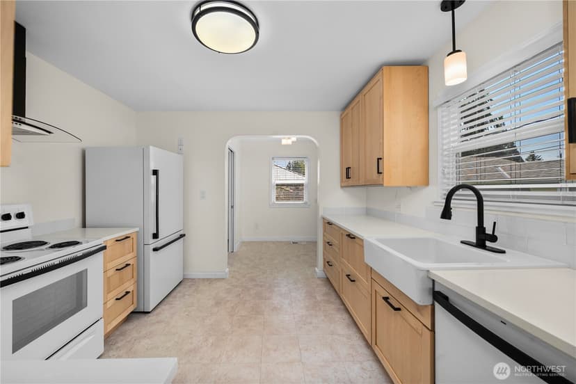 Property photo for 118 E 65th Street, Tacoma photo 6