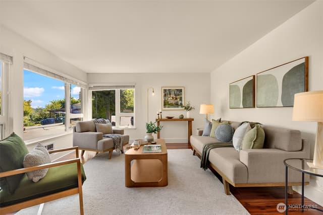Property photo for 1717 5th Avenue N #101, Seattle photo 4