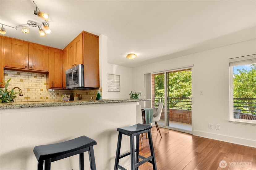 Property photo for 1717 5th Avenue N #101, Seattle photo 15
