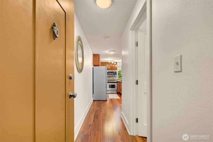 Property photo for 1717 5th Avenue N #101, Seattle photo 19