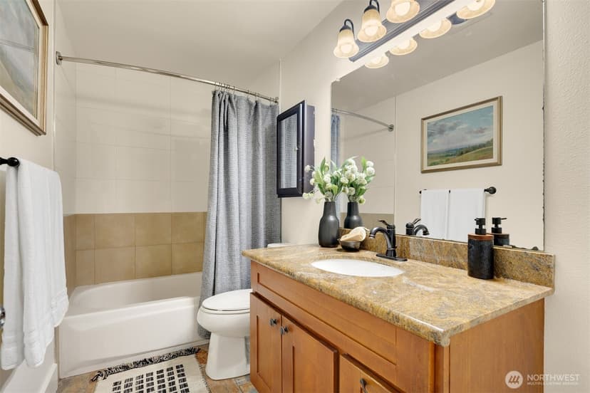 Property photo for 1717 5th Avenue N #101, Seattle photo 14