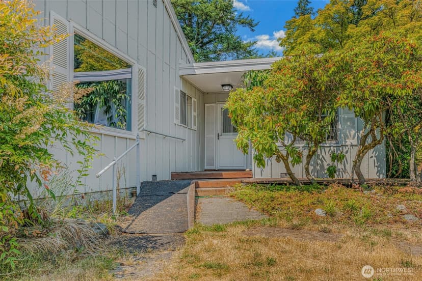 Property photo for 2504 NE 147th Street, Shoreline photo 3