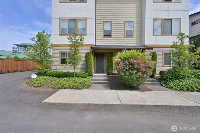 Property photo for 348 Chelan Avenue NE, Renton photo 2