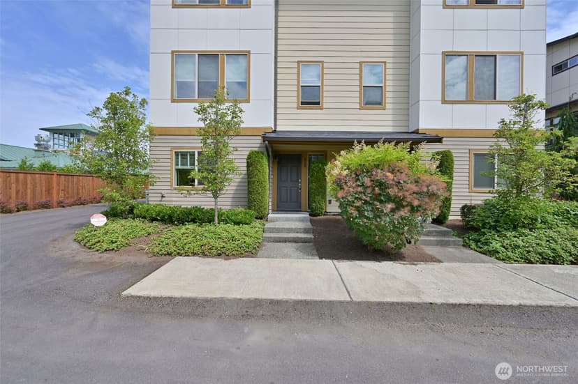 Property photo for 348 Chelan Avenue NE, Renton photo 2