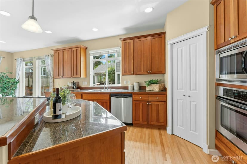 Property photo for 3127 NE Magnolia Street, Issaquah photo 12