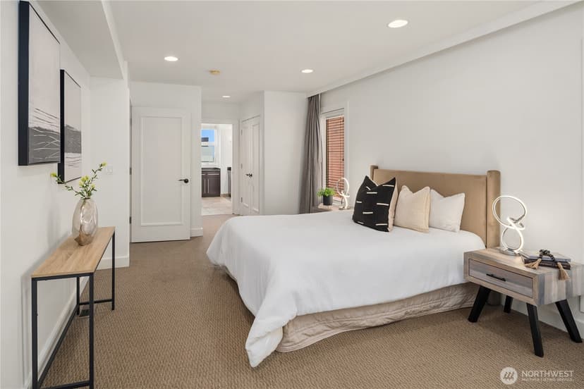 Property photo for 429 13th Avenue E, Seattle photo 15