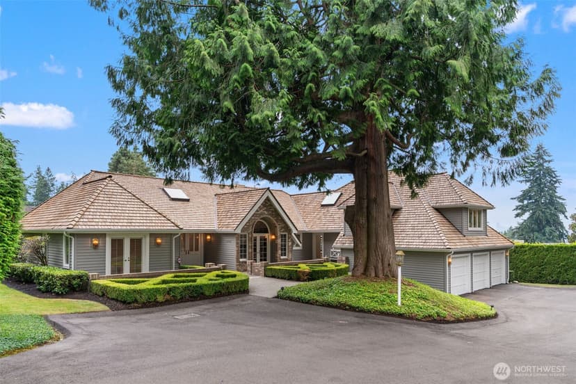 Property photo for 2055 94th Avenue NE, Clyde Hill