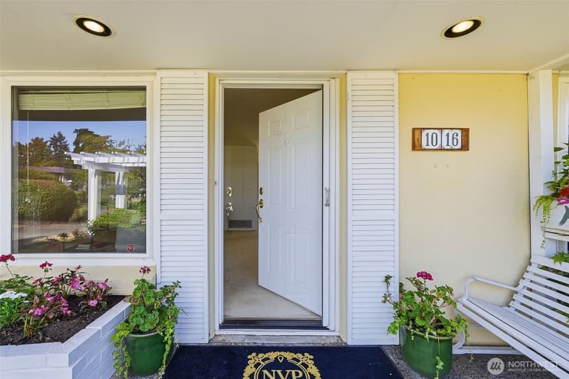 Property photo for 1016 Sunset Way, Bellevue photo 2
