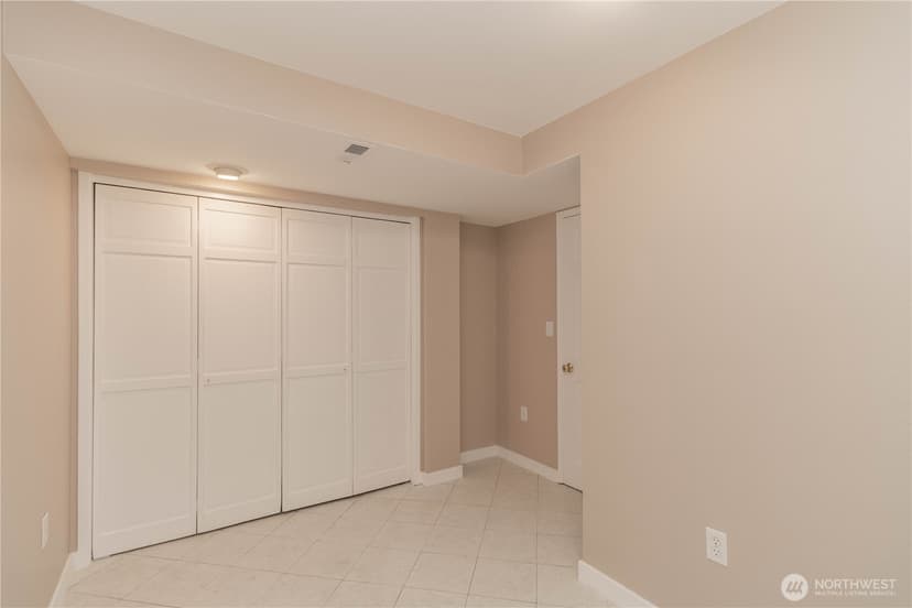 Property photo for 10020 SE 7th Street, Bellevue photo 17