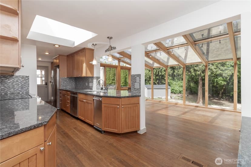 Property photo for 10020 SE 7th Street, Bellevue photo 12