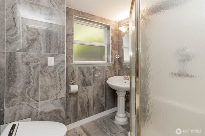 Property photo for 10020 SE 7th Street, Bellevue photo 18