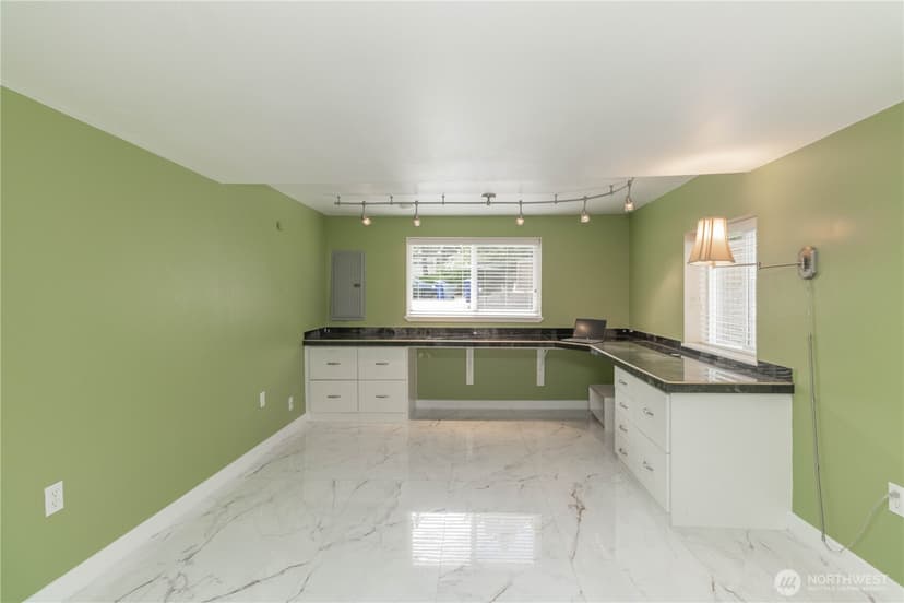 Property photo for 10020 SE 7th Street, Bellevue photo 26