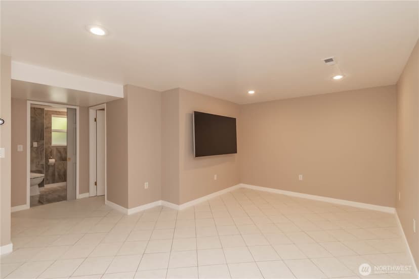 Property photo for 10020 SE 7th Street, Bellevue photo 25