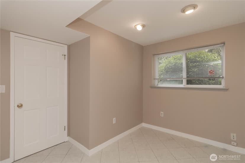 Property photo for 10020 SE 7th Street, Bellevue photo 15