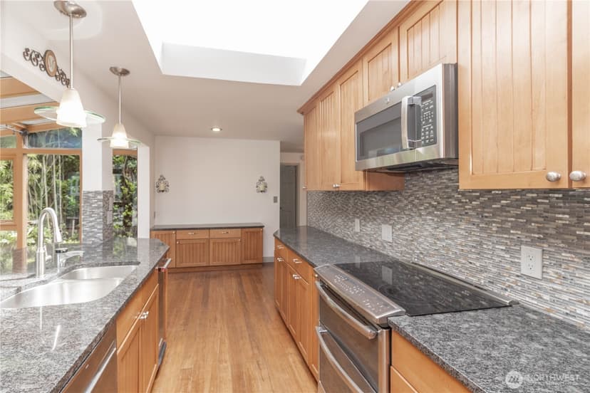 Property photo for 10020 SE 7th Street, Bellevue photo 20