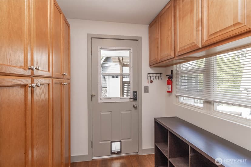 Property photo for 10020 SE 7th Street, Bellevue photo 13