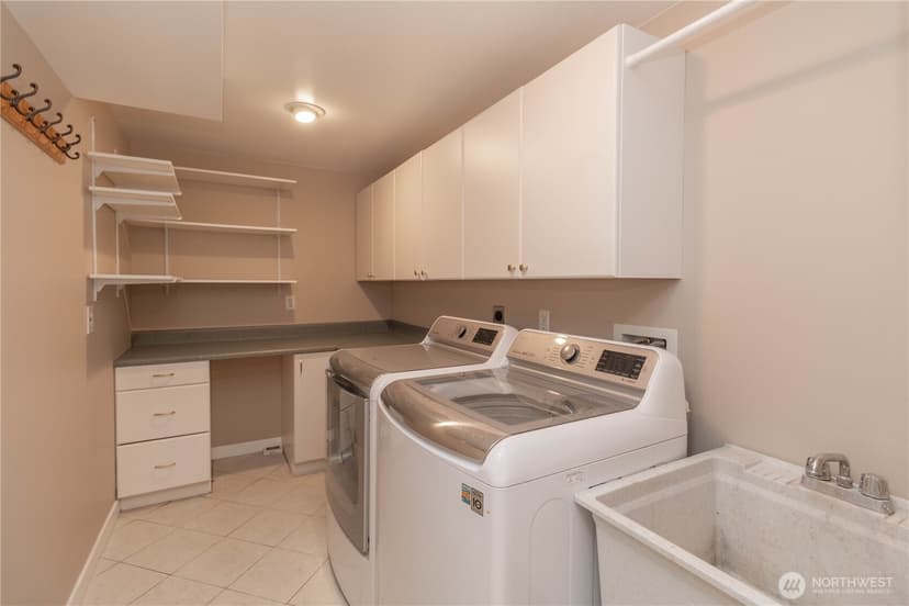 Property photo for 10020 SE 7th Street, Bellevue photo 22