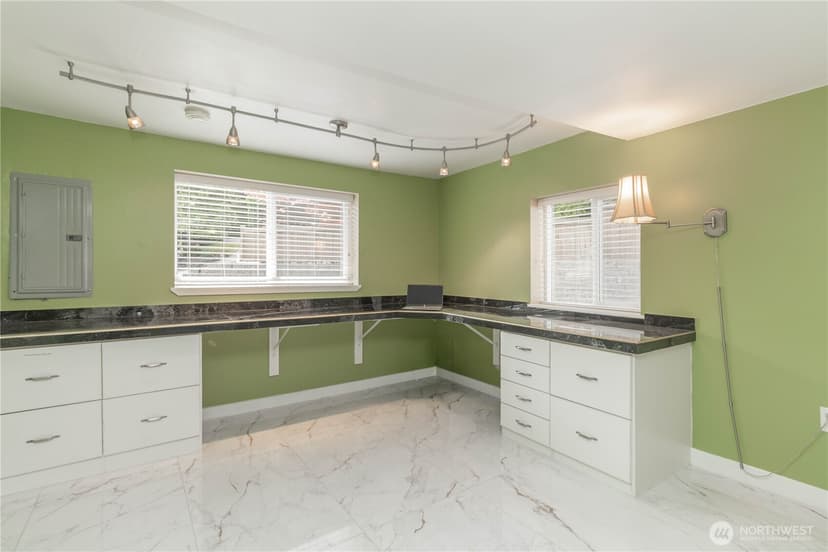 Property photo for 10020 SE 7th Street, Bellevue photo 27