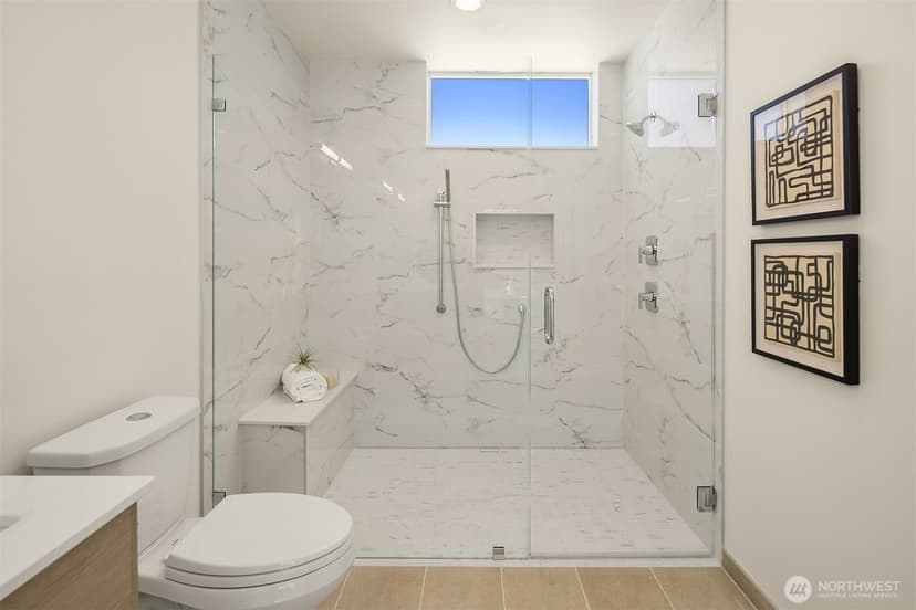 Property photo for 4415 2nd Avenue NE #B, Seattle photo 8