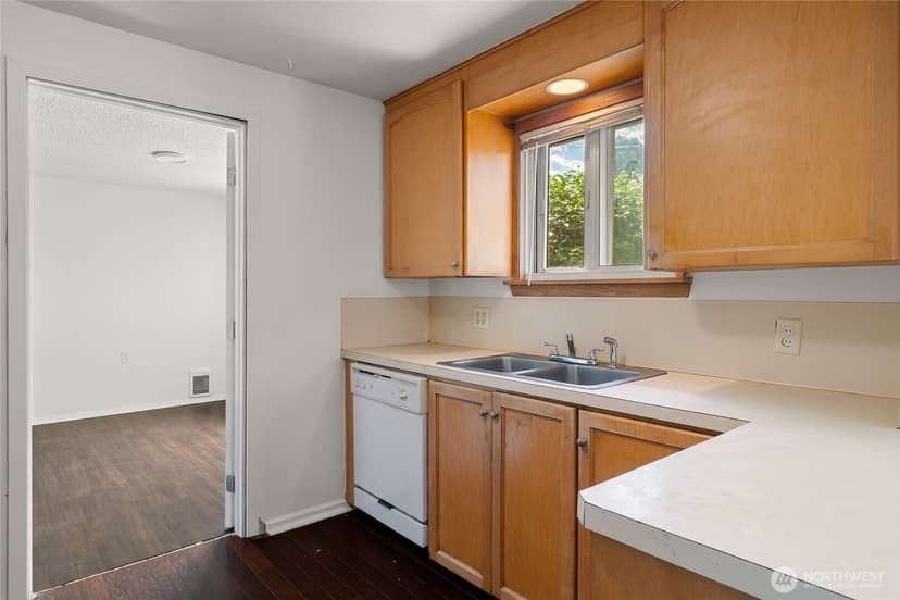 Property photo for 2114 S 128th Street, SeaTac photo 8