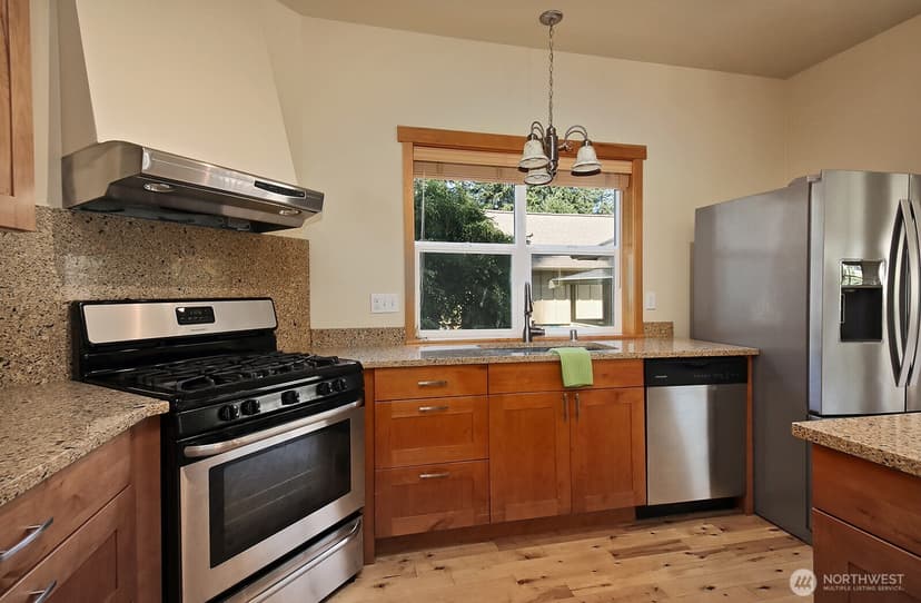 Property photo for 1062 Village Loop, Langley photo 21