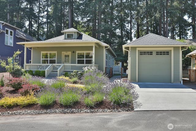 Property photo for 1062 Village Loop, Langley photo 2