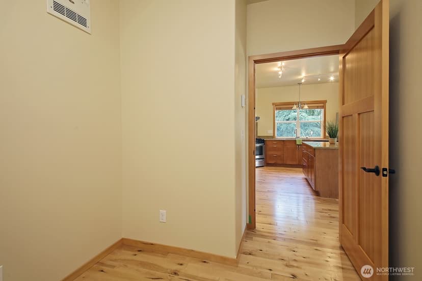 Property photo for 1062 Village Loop, Langley photo 24
