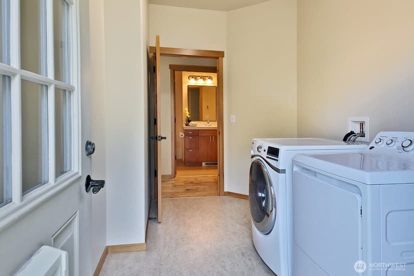 Property photo for 1062 Village Loop, Langley photo 25