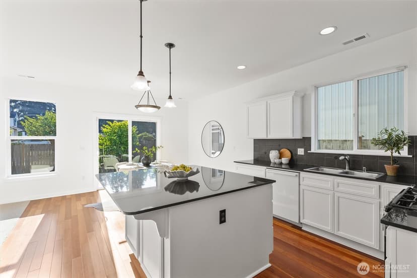 Property photo for 631 Ilwaco Avenue NE, Renton photo 18
