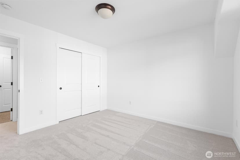 Property photo for 631 Ilwaco Avenue NE, Renton photo 27
