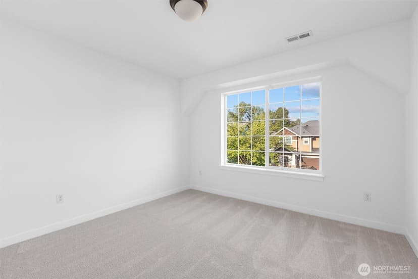 Property photo for 631 Ilwaco Avenue NE, Renton photo 26