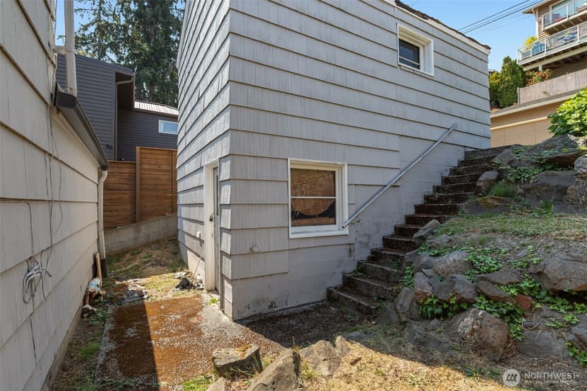 Property photo for 927 Lake Washington Blvd S, Seattle photo 12