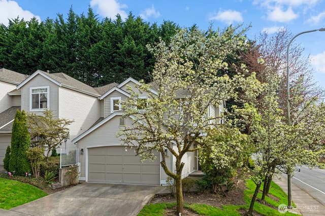 Property photo for 401 S 51st Court, Renton