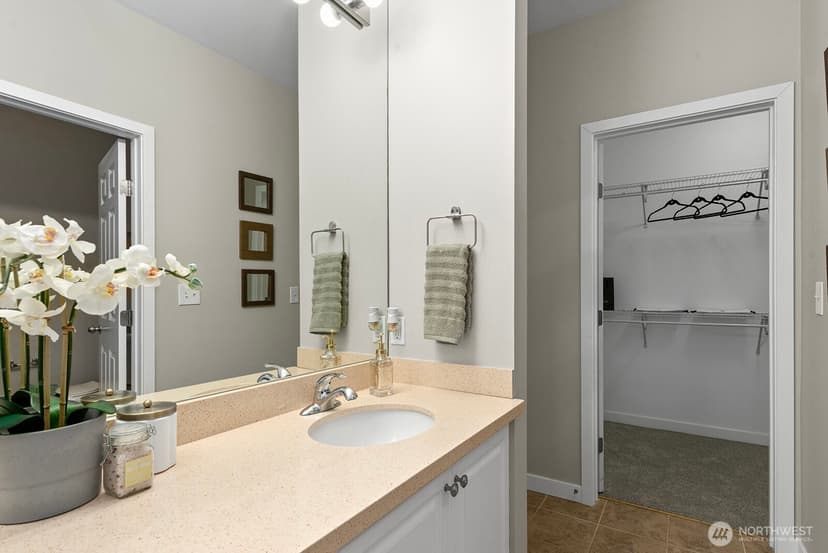 Property photo for 401 S 51st Court, Renton photo 34