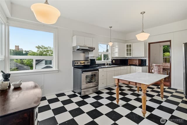 Property photo for 1012 20th Avenue S, Seattle photo 5