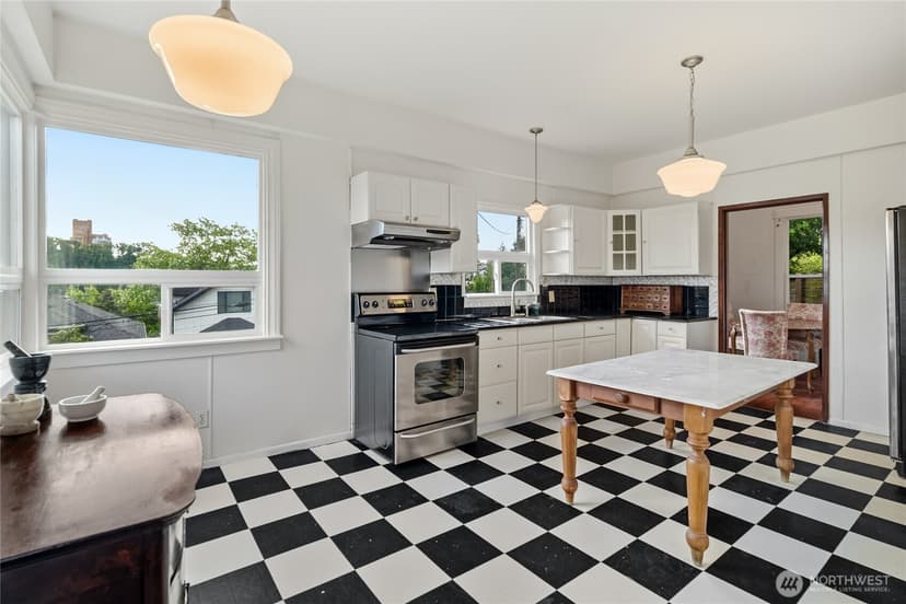 Property photo for 1012 20th Avenue S, Seattle photo 5