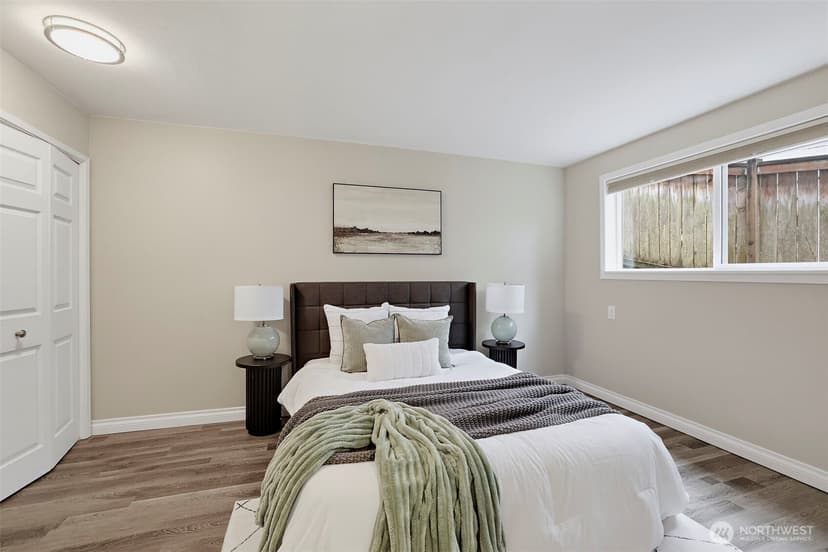 Property photo for 16106 Densmore Avenue N, Shoreline photo 27