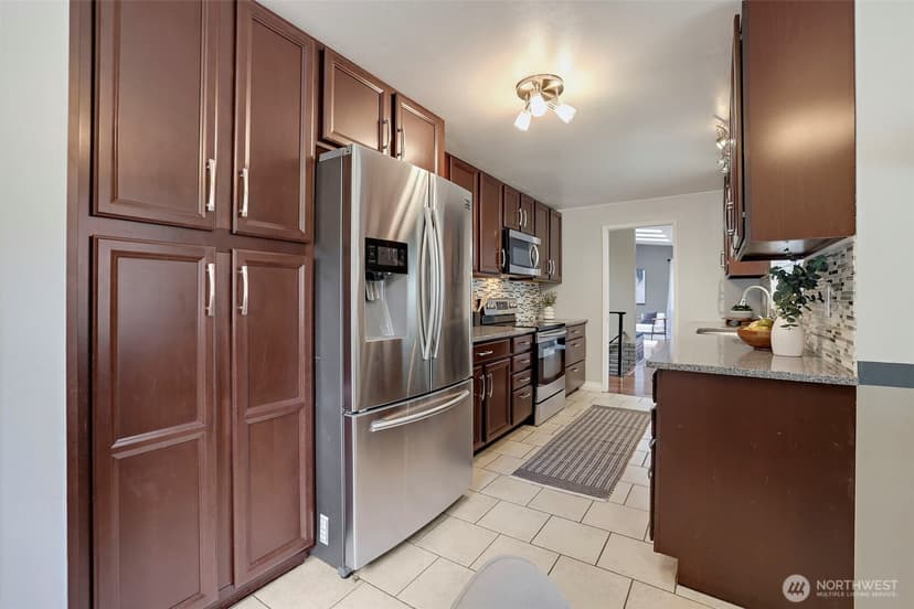 Property photo for 16106 Densmore Avenue N, Shoreline photo 11