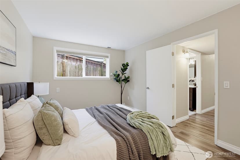 Property photo for 16106 Densmore Avenue N, Shoreline photo 28