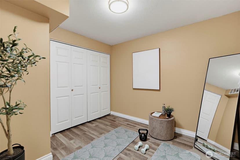 Property photo for 16106 Densmore Avenue N, Shoreline photo 32