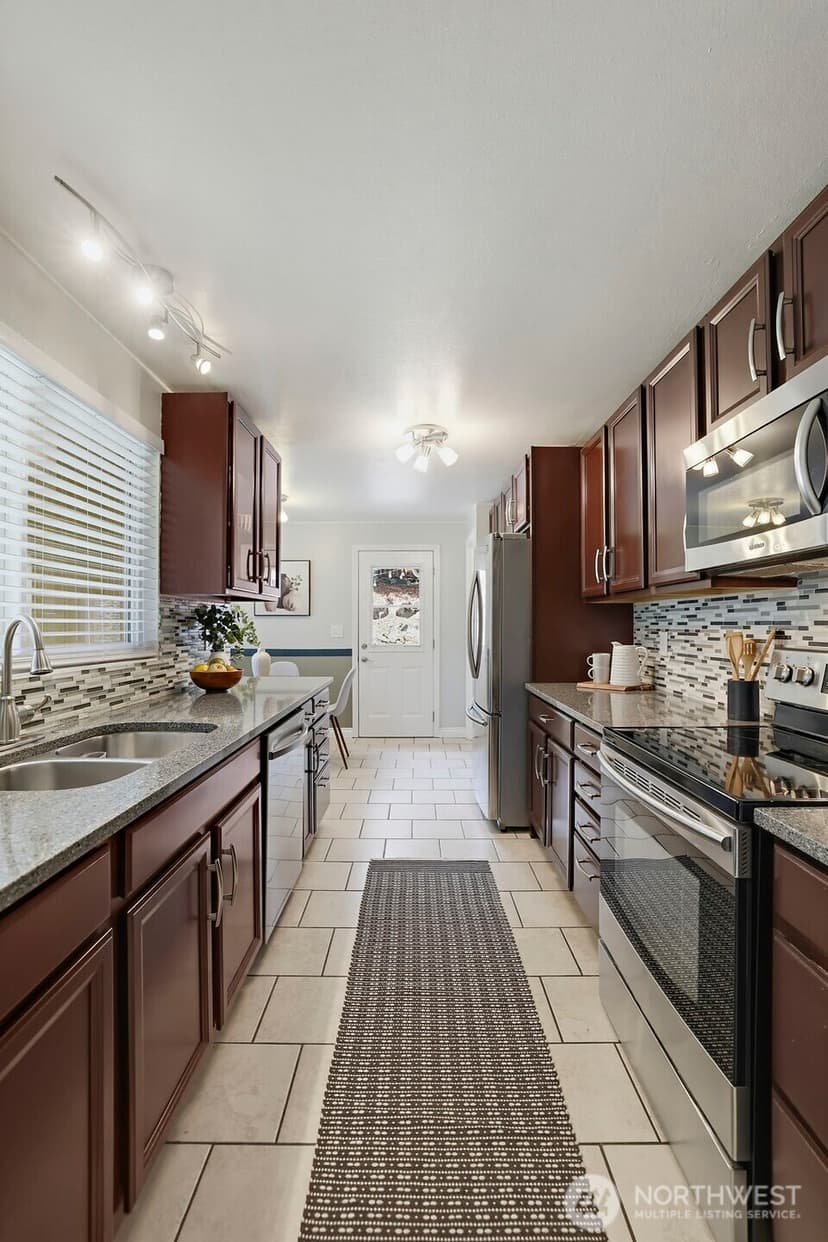 Property photo for 16106 Densmore Avenue N, Shoreline photo 10