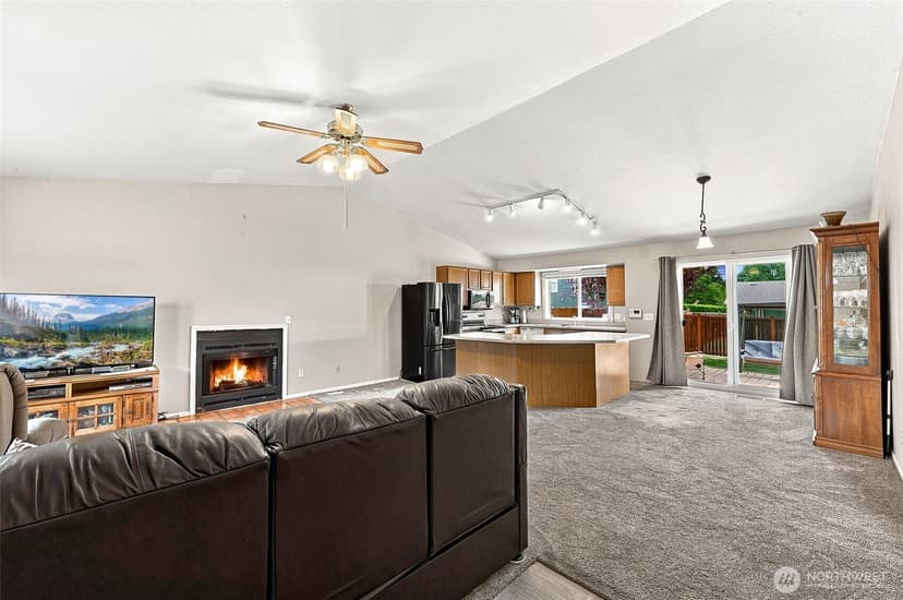 Property photo for 22015 SE 267th S, Maple Valley photo 6