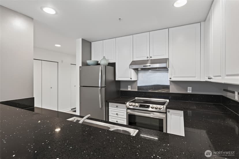 Property photo for 321 10th Avenue S #710, Seattle photo 19