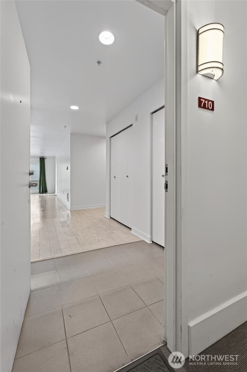 Property photo for 321 10th Avenue S #710, Seattle photo 9