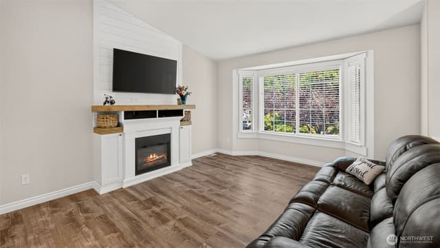 Property photo for 1526 49th Place SW, Everett photo 2