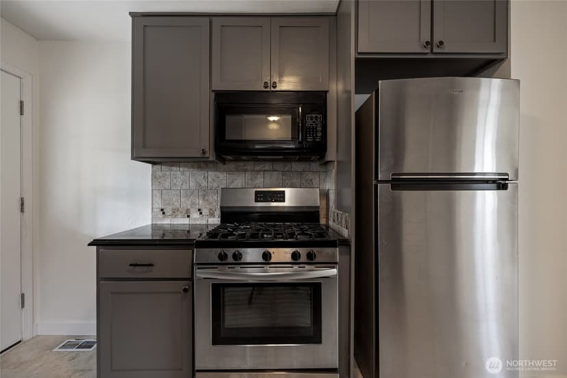Property photo for 15113 SW Grant Avenue, Lakewood photo 14