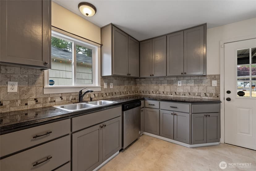 Property photo for 15113 SW Grant Avenue, Lakewood photo 13